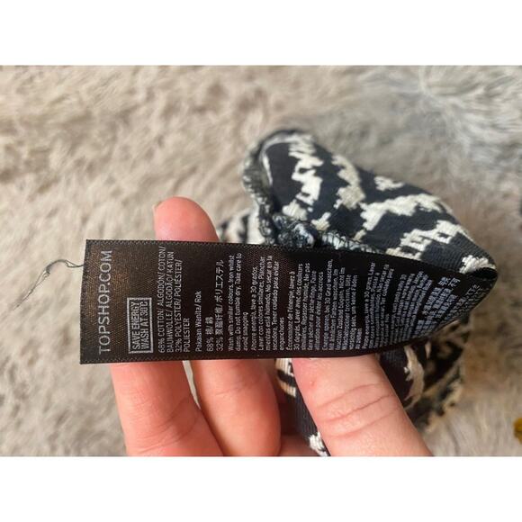 Topshop Cream and Black Geometric Moroccan Woven Mini Skirt, Size 6 - Picture 4 of 4